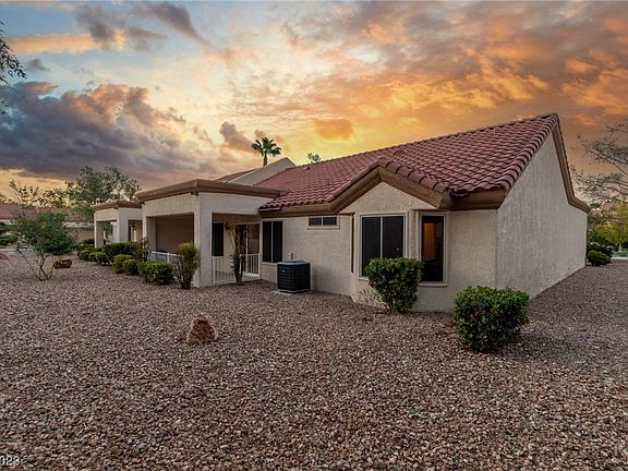 4th image of 2625 Desert Glen Dr