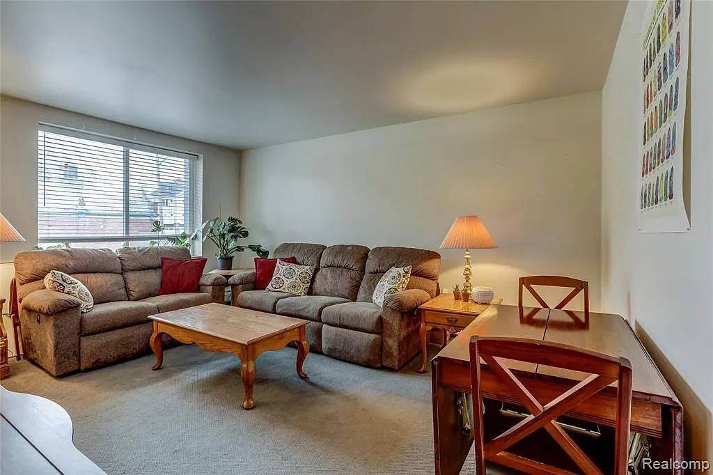 2 bed, 662 sqft, $1,500 — Photo 2