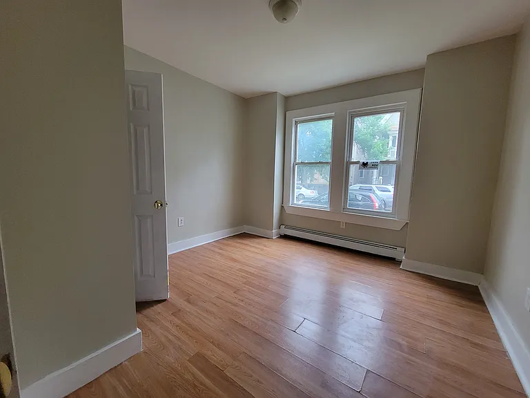 249 Amherst St #1E — Photo 2