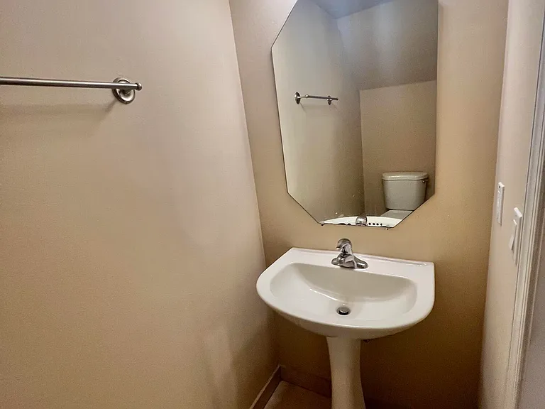 2552 SW Marshfield Ct — Photo 11