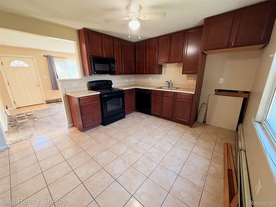 26730 Grandmont St, photo 11
