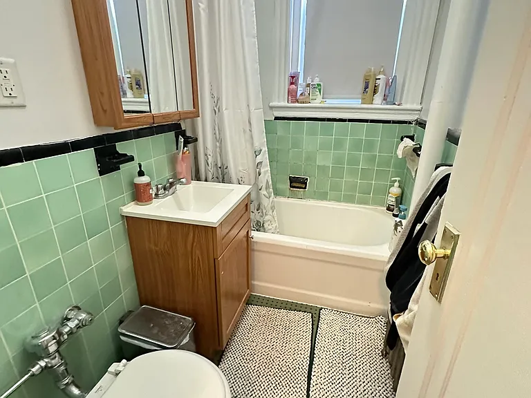70 Chiswick Rd #1 — Photo 24