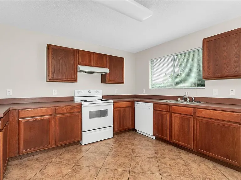 2152 Laughlin Rd — Photo 19