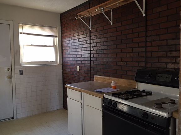 5th image of 1823 S Wallace Dr