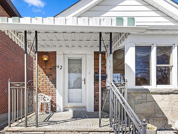 2nd image of 42 Parklea Dr