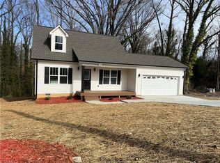 28 Culbreth Ave, Thomasville, NC 27360