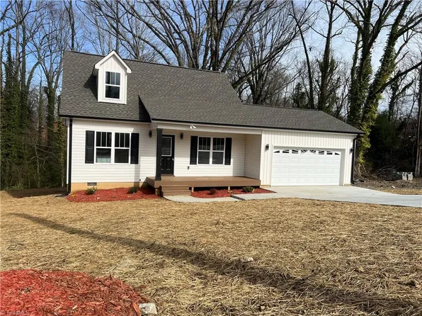 28 Culbreth Ave, Thomasville, NC 27360