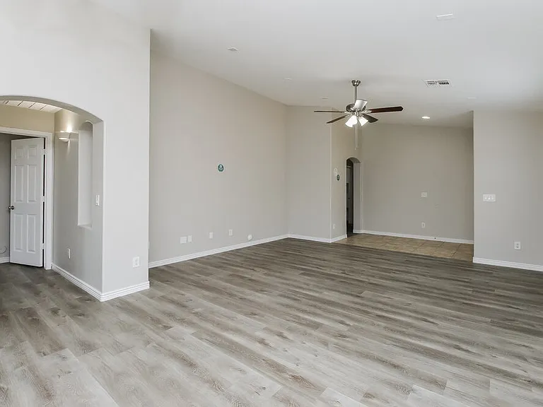 475 W Holstein Trl — Photo 5