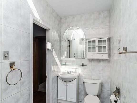 5th image of 243 Park Ave #1