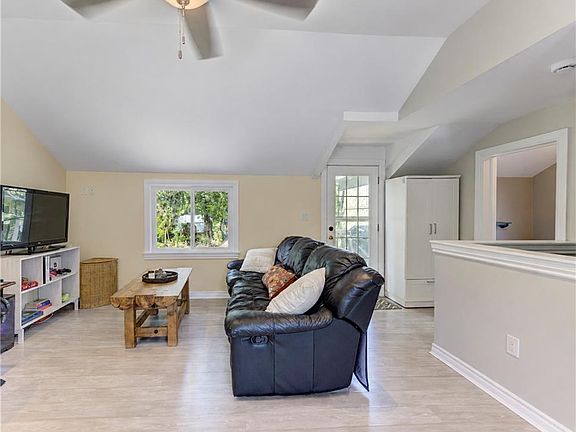 3rd image of 3762 Nafziger Rd