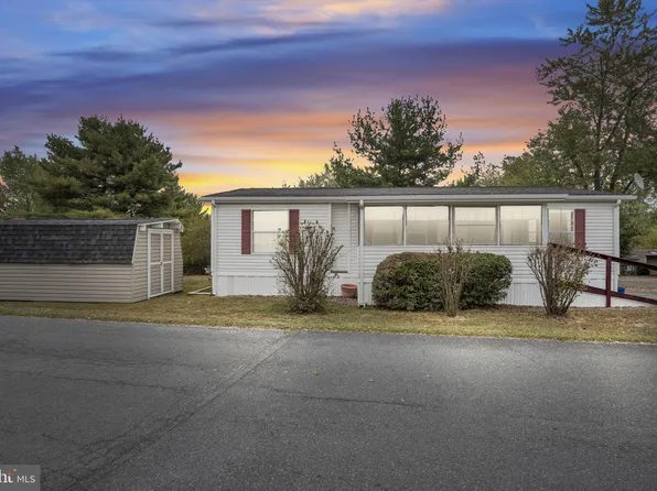 33 Redwood Ln, Carlisle, PA 17015