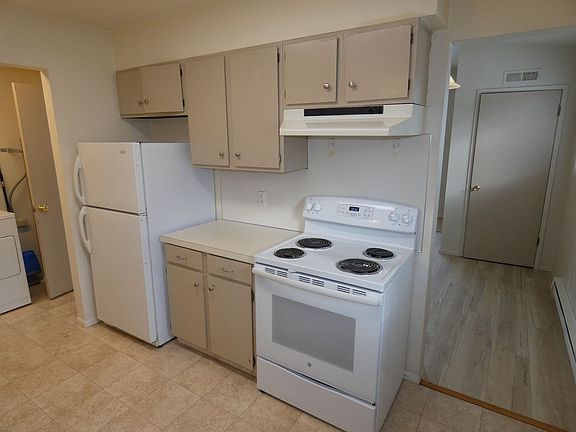 3rd image of 906 W 11th St