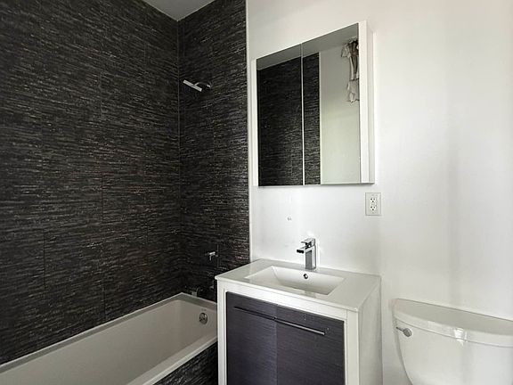 4th image of 313 52nd St #3L