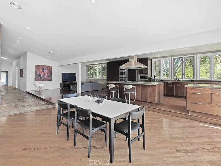 2420 Bowmont Dr — Photo 10