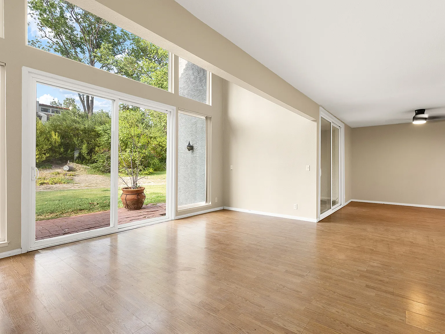 2 bed, 1585 sqft, $2,995 — Photo 4
