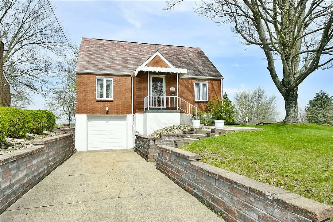 1459 James St photo 1