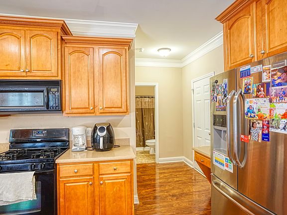 3rd image of 7098 Roselake Cir