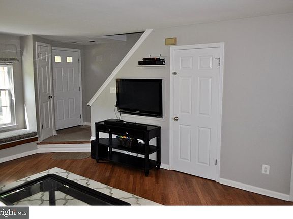 4th image of 17 Rampart Dr