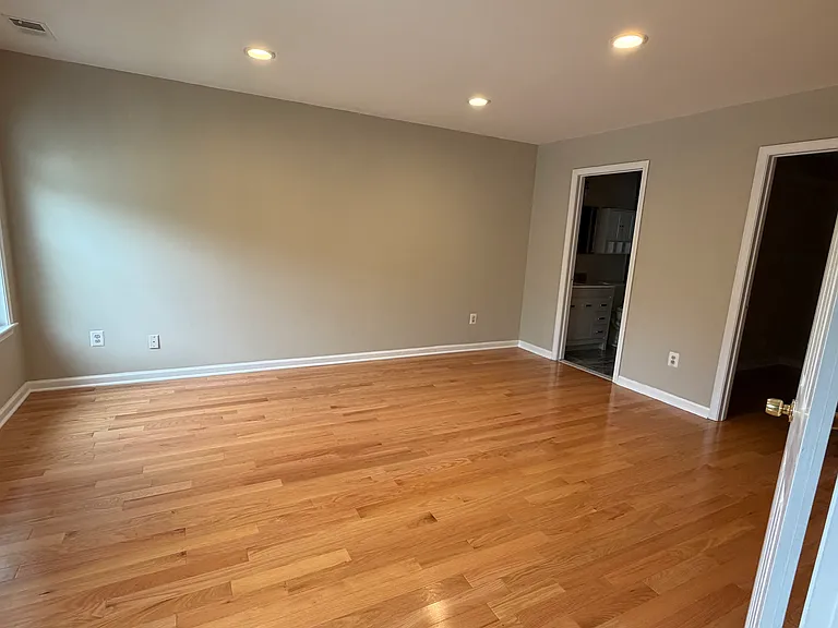 489 Hawthorne Pl — Photo 16