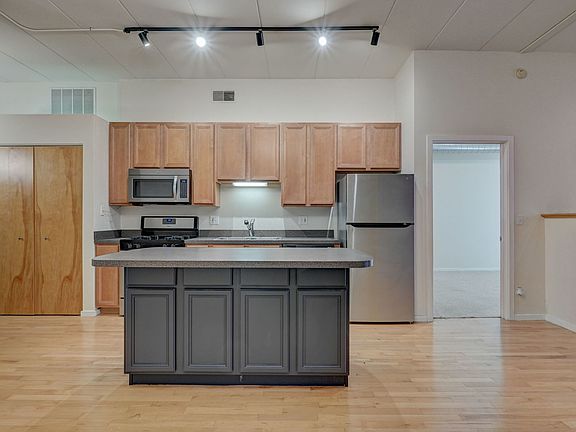 4th image of 3944 N Claremont Ave Unit 302