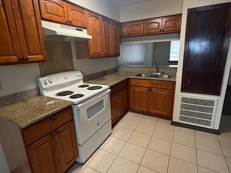 4204 Lac Bienville Dr #B — Photo 1
