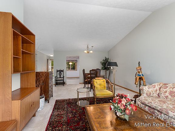3rd image of 2284 Radcliff Cir SE #101