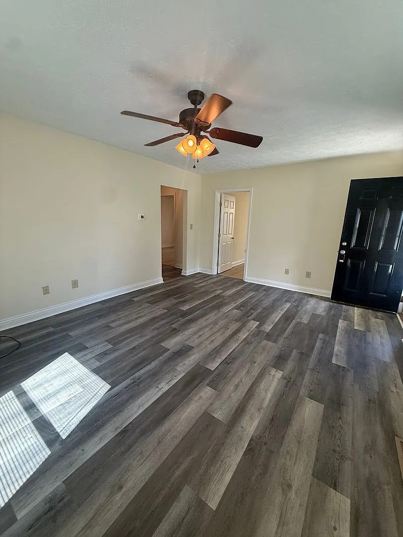 624 Addison Ave — Photo 2