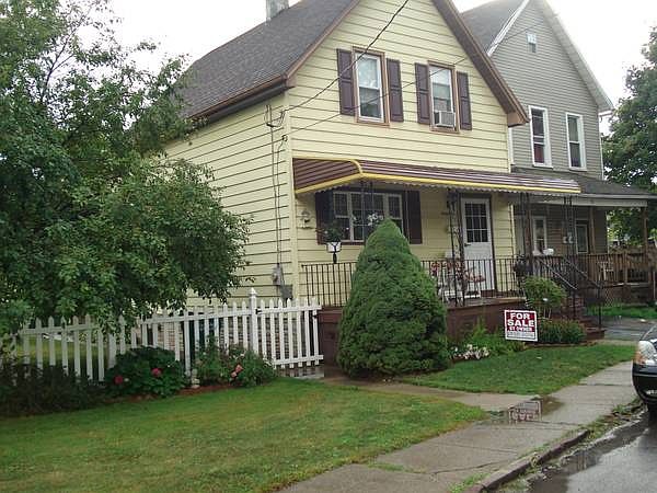 1st image of 61 Prenatt St