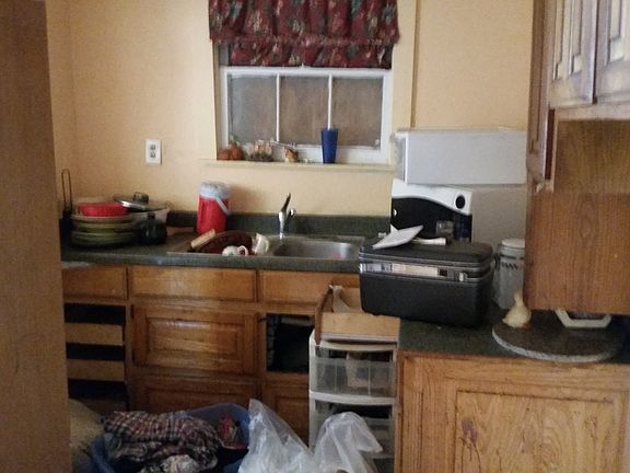 5th image of 1323 E Harvey Ave
