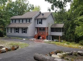 279 Manchester Dr, Bushkill, PA 18324