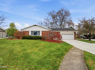 125 Kensington Cir, Lima, OH 45804