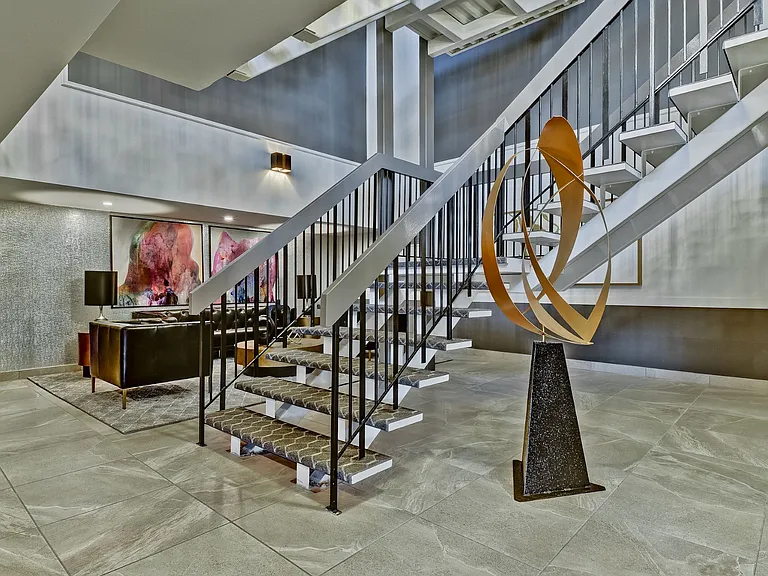 230 Huntington Close NE — Photo 1