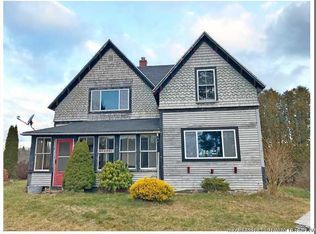 21 Meadow Ln, Winter Harbor, ME 04693