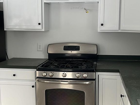 3rd image of 7 Niblick St #7