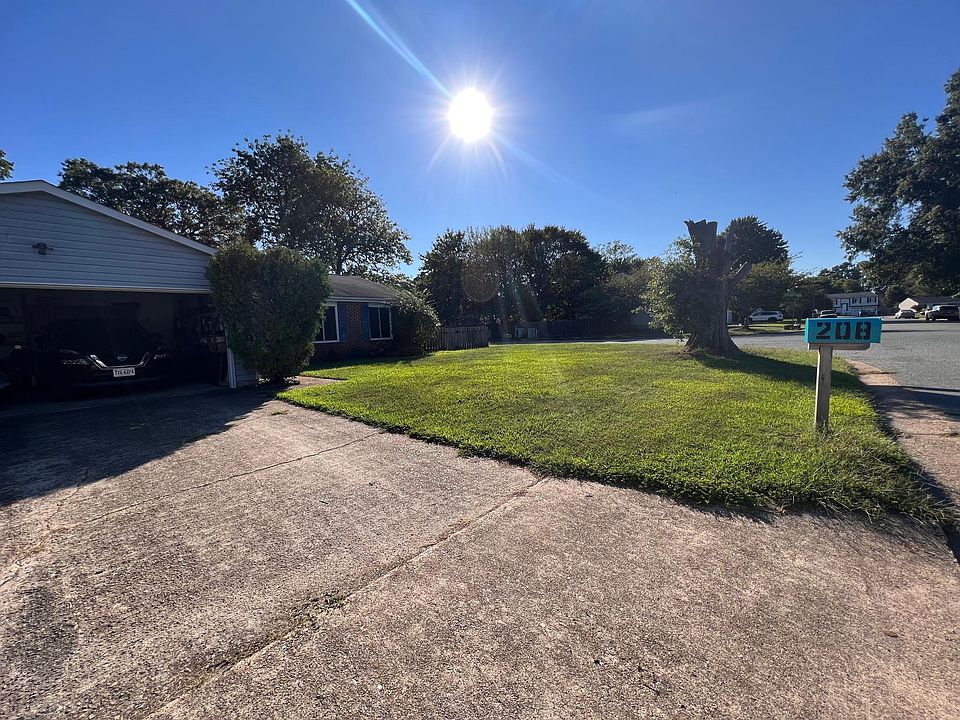 1st image of 208 Charlotte Dr