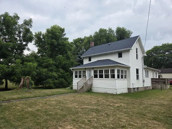 502 S Main St, Crystal, MI 48818