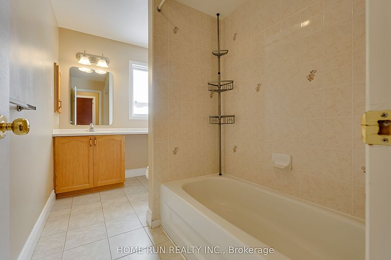 Ottawa House for rent - 4 Bedrooms — photo 34
