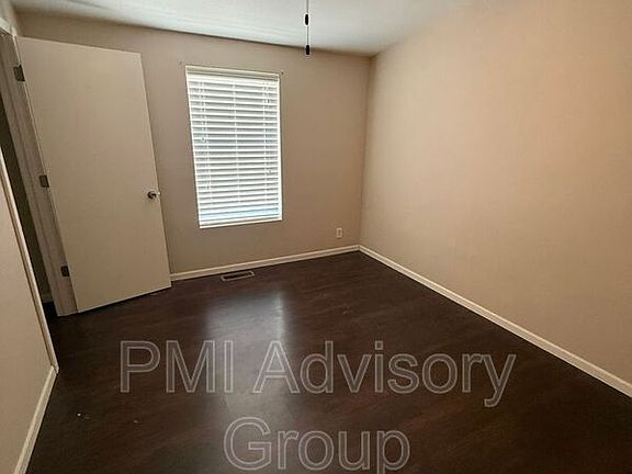 5th image of 1727 SW Mission Ave