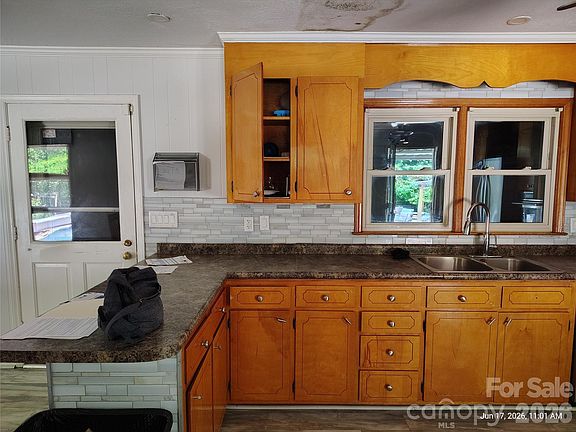 5th image of 213 Lakeview Dr