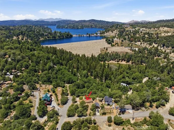 510 Acacia Rd, Cedar Glen, CA 92321