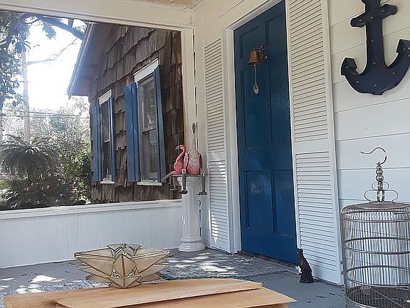 3rd image of 814 Darrow Ave