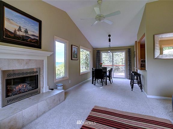 4th image of 1827 210th Ct NE
