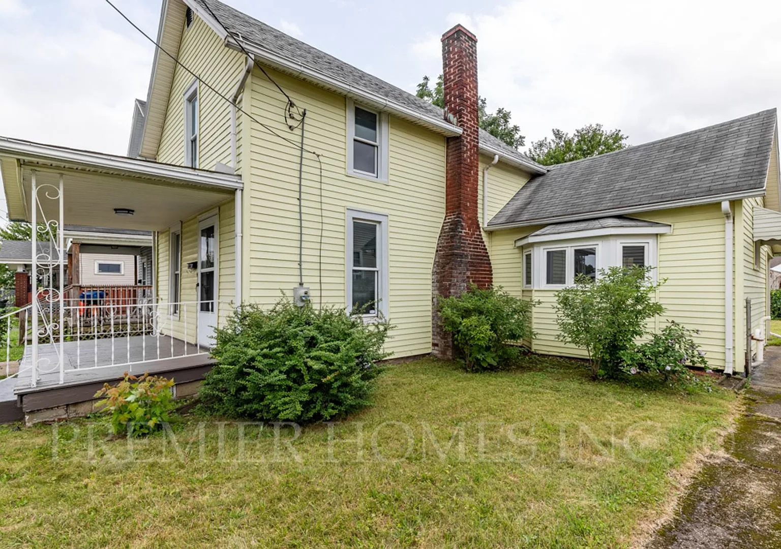 Single-Family Home 2BR/1BA with Garage & Fenced Yard! -908 7th St NE — Photo 1
