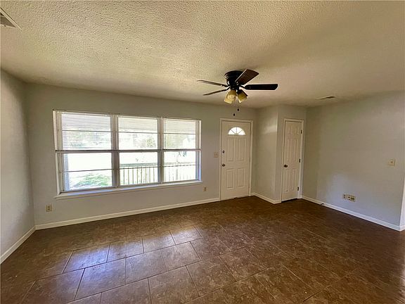 5th image of 2209 Sycamore Pl