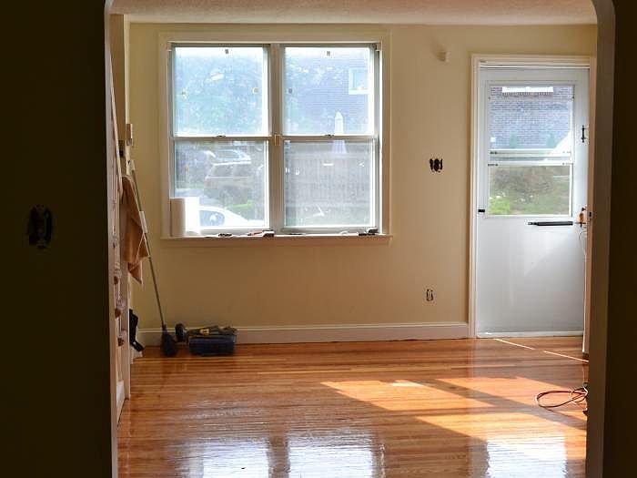 2nd image of 1121 Hollywood Ave