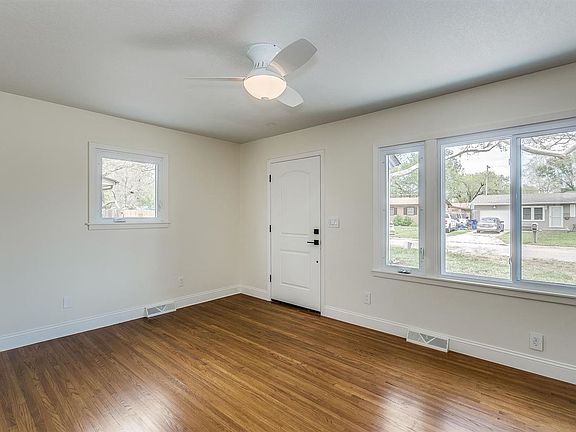 2nd image of 4611 S Glenn Ave