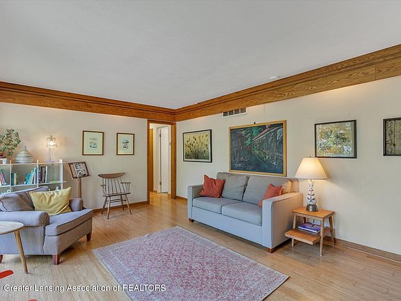 4th image of 1726 Mount Vernon Ave