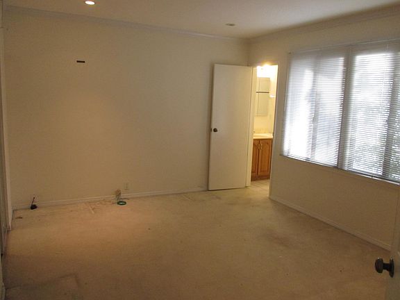 4th image of 4931 Agnes Ave