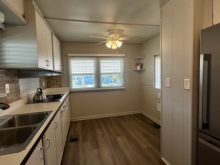 5004 Oakland Hills Ave — Photo 6