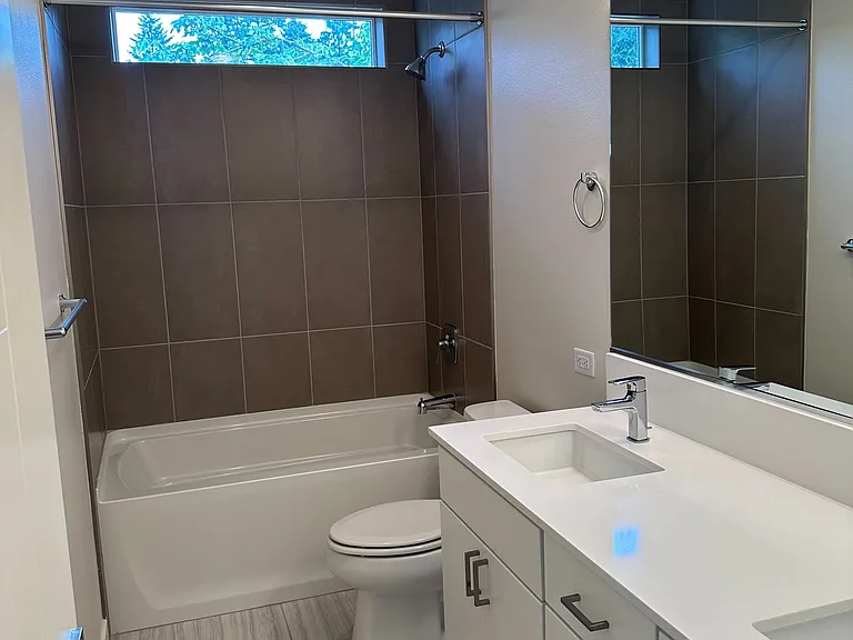 Third Floor - Second Full Bathroom